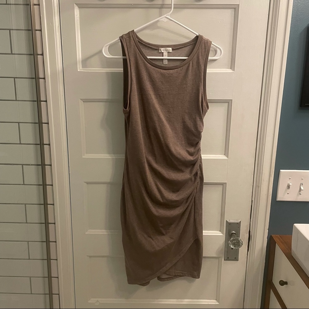 Leith Ruched Bodycon Dress - Picture 2 of 4